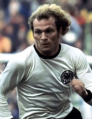 uli hoeness 1974 ale cm (1)
