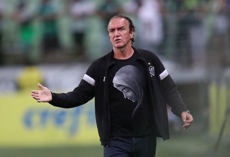 imagen de archivo. el dt de atlético mineiro, cuca, durante un partido frente a palmeiras por el campeonato brasileirao, en el allianz parque, sao paulo, brasil