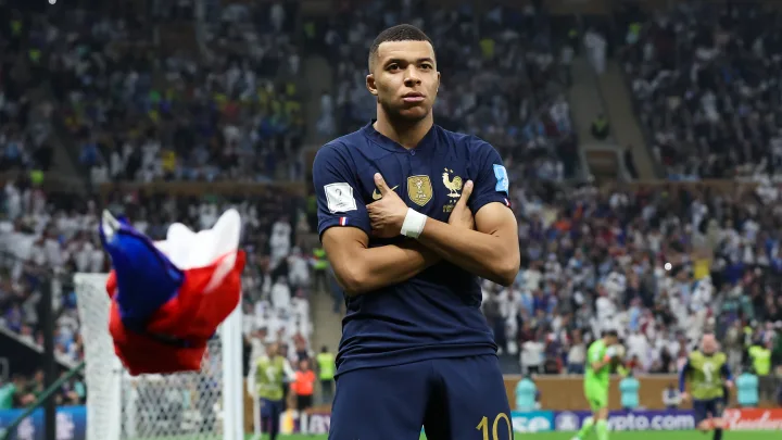 kylian mbappe 2022 fra cm