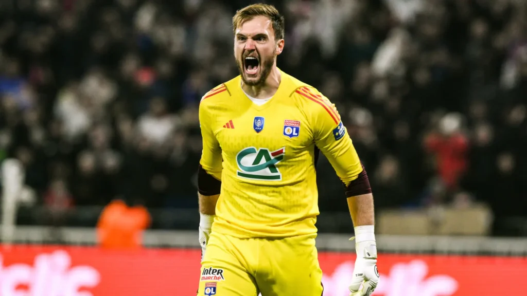 lucas perri 2024 lyon cf