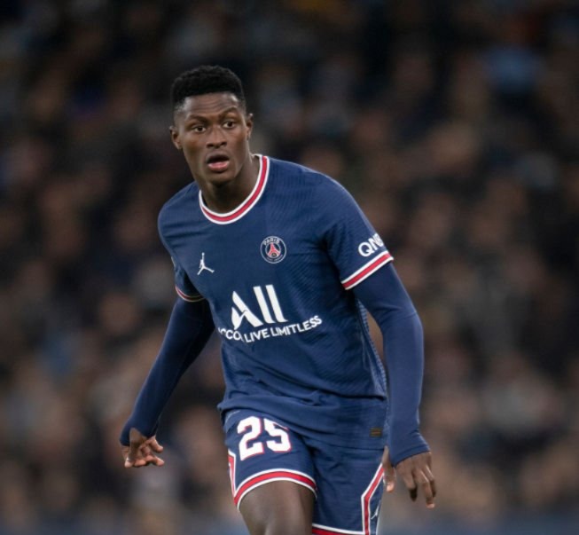 nuno mendes 2022 psg ch r