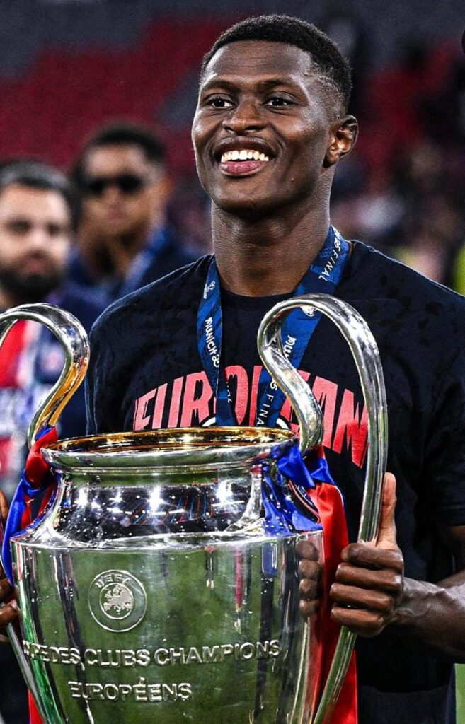 nuno mendes 2025 psg ch r