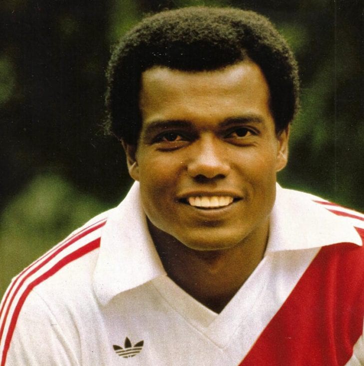 teófilo cubillas portada