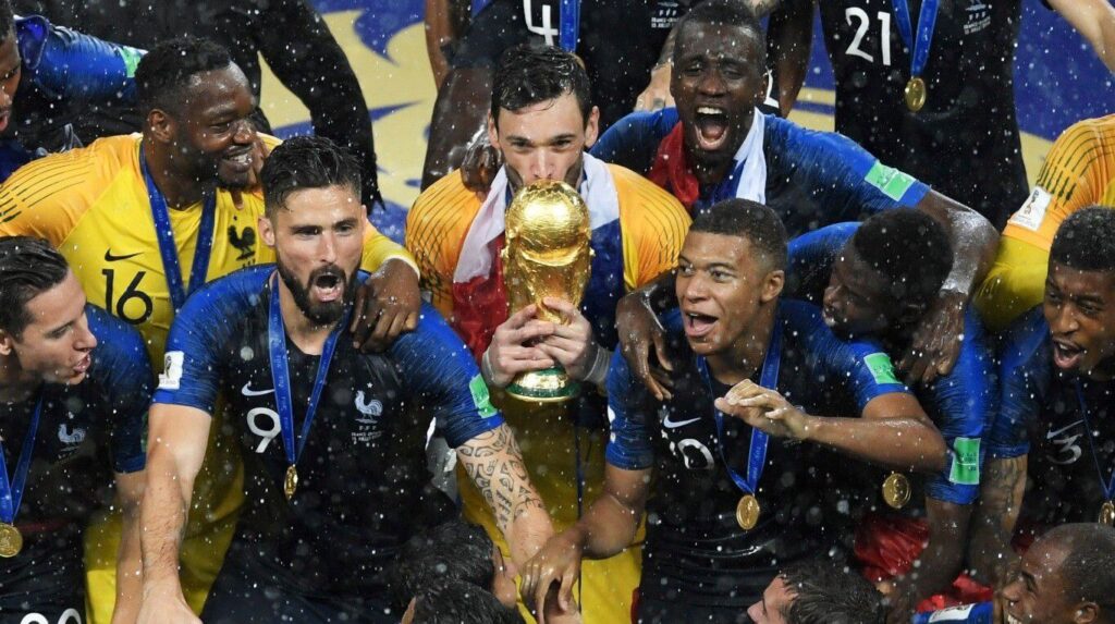Campeones del Mundo del Siglo XXI: Alineaciones detalladas desde Brasil 2002 a España 2026 francia festejo 2018
